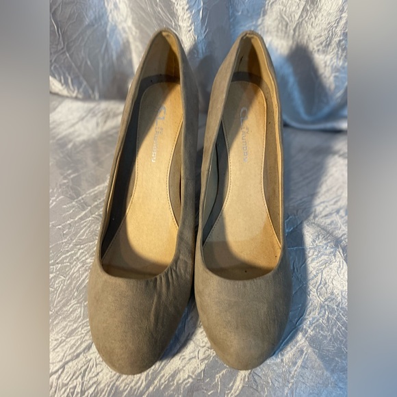 CL by Laundry Nanette tan suede heels 9 - Picture 2 of 7